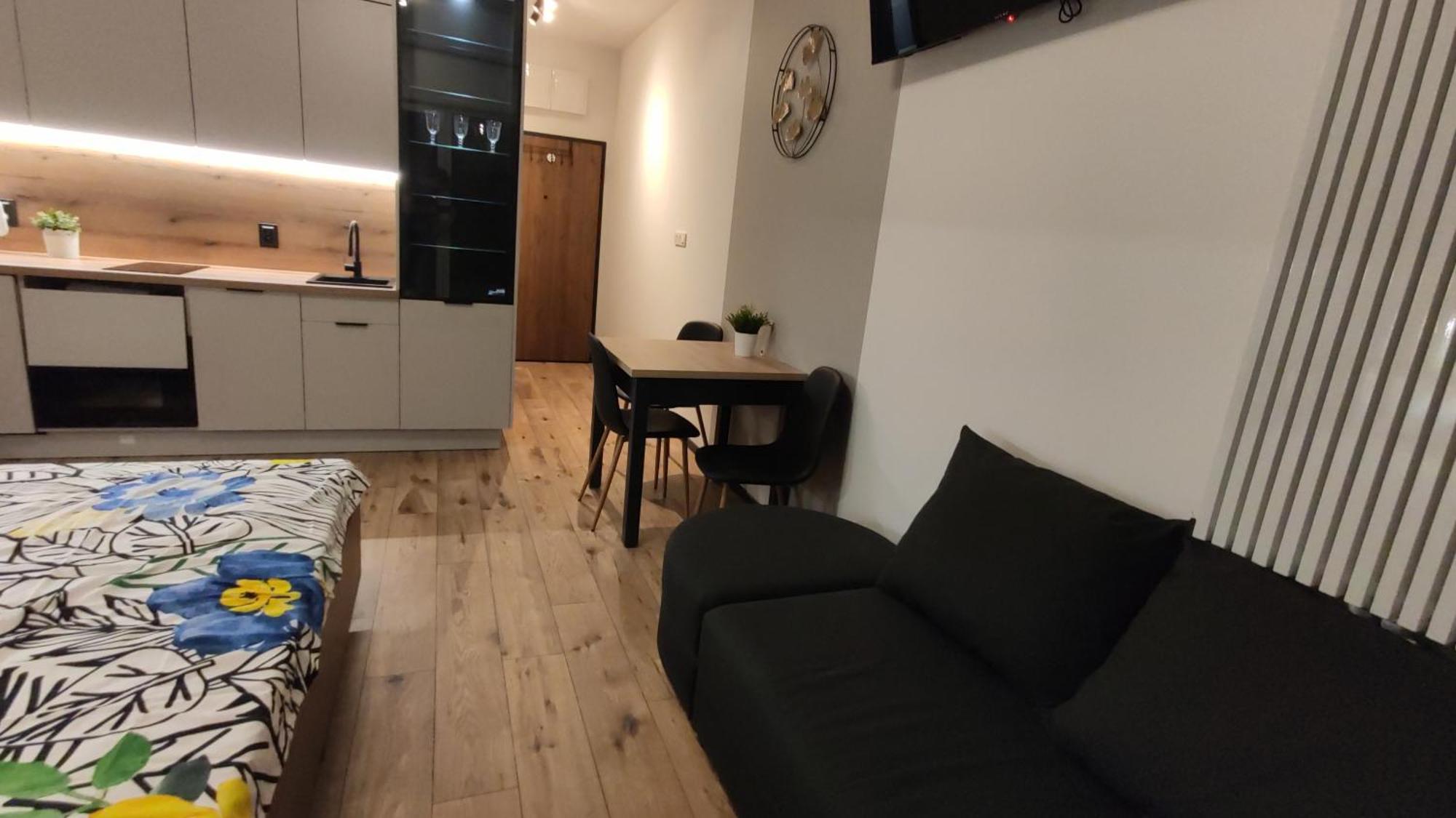 One-room Nyska Free Garage!!! * Wroclaw
